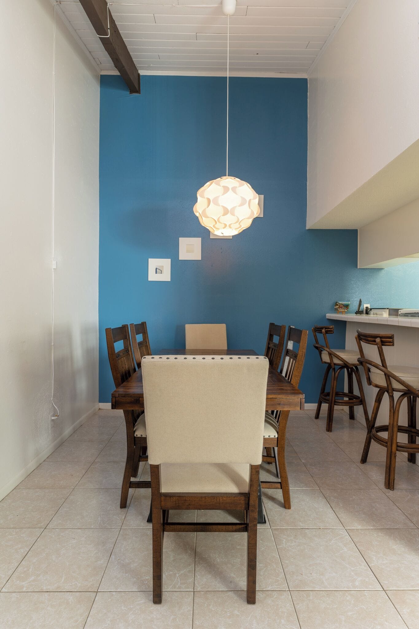 Superior appartement, 1 kingsize bed met slaapbank, gedeeltelijk uitzicht op oceaan, aan het strand | Privékeuken | Een koelkast met diepvriezer, een microgolfoven, een kookplaat