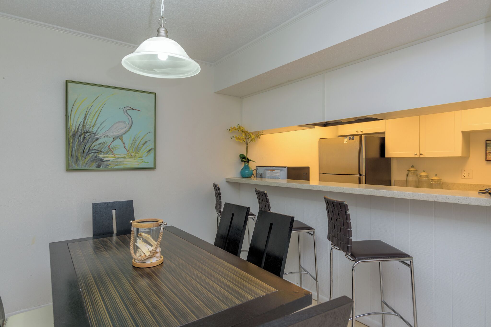 Familie appartement, 3 slaapkamers, uitzicht op de binnenplaats, op benedenverdieping | Privékeuken | Een koelkast met diepvriezer, een microgolfoven, een kookplaat