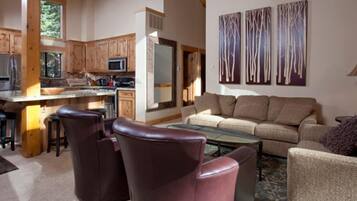 Maison, 4 chambres | Salle de séjour | Télévision à écran plat, lecteur de DVD, station d'accueil iPod