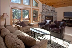 House, 4 Bedrooms | Living room | Flat-screen TV, DVD player, iPod dock
