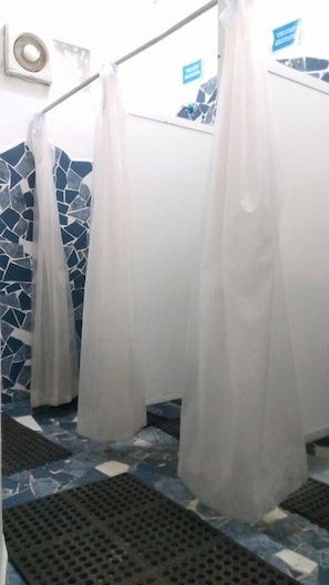 Bathroom shower - Hostelito Hostal (Cozumel)