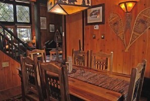 منزل - غرفتا نوم | تناول الطعام داخل الغرفة