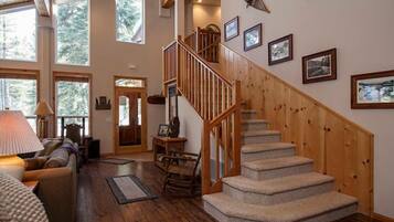 House, 4 Bedrooms | Living area | Flat-screen TV, DVD player