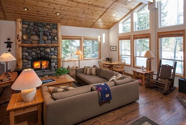 House, 4 Bedrooms | Living room | Flat-screen TV, DVD player - Cristallina Greens (Truckee)