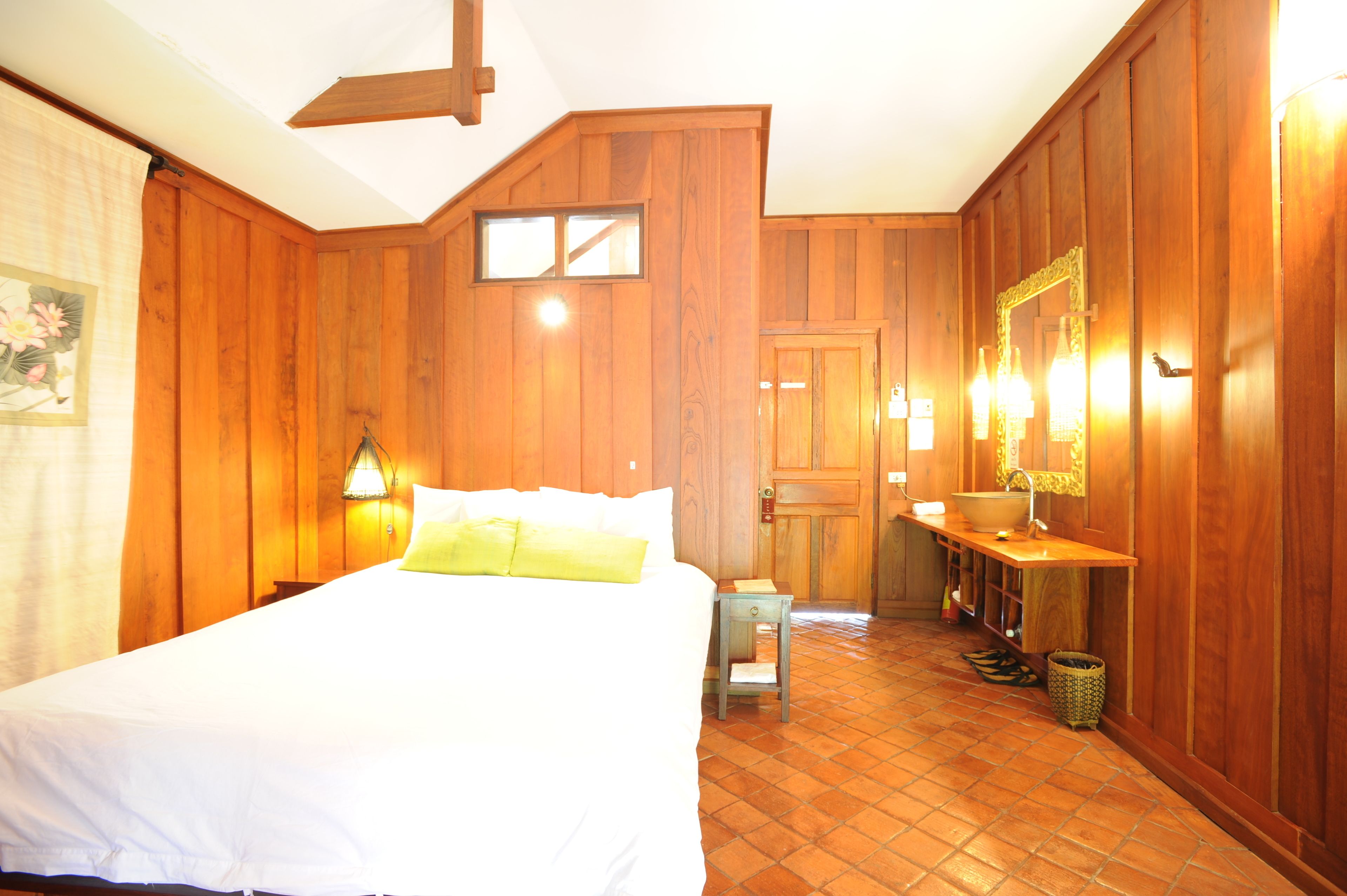 lotus room | minibar, in-room safe, desk, iron/ironing board