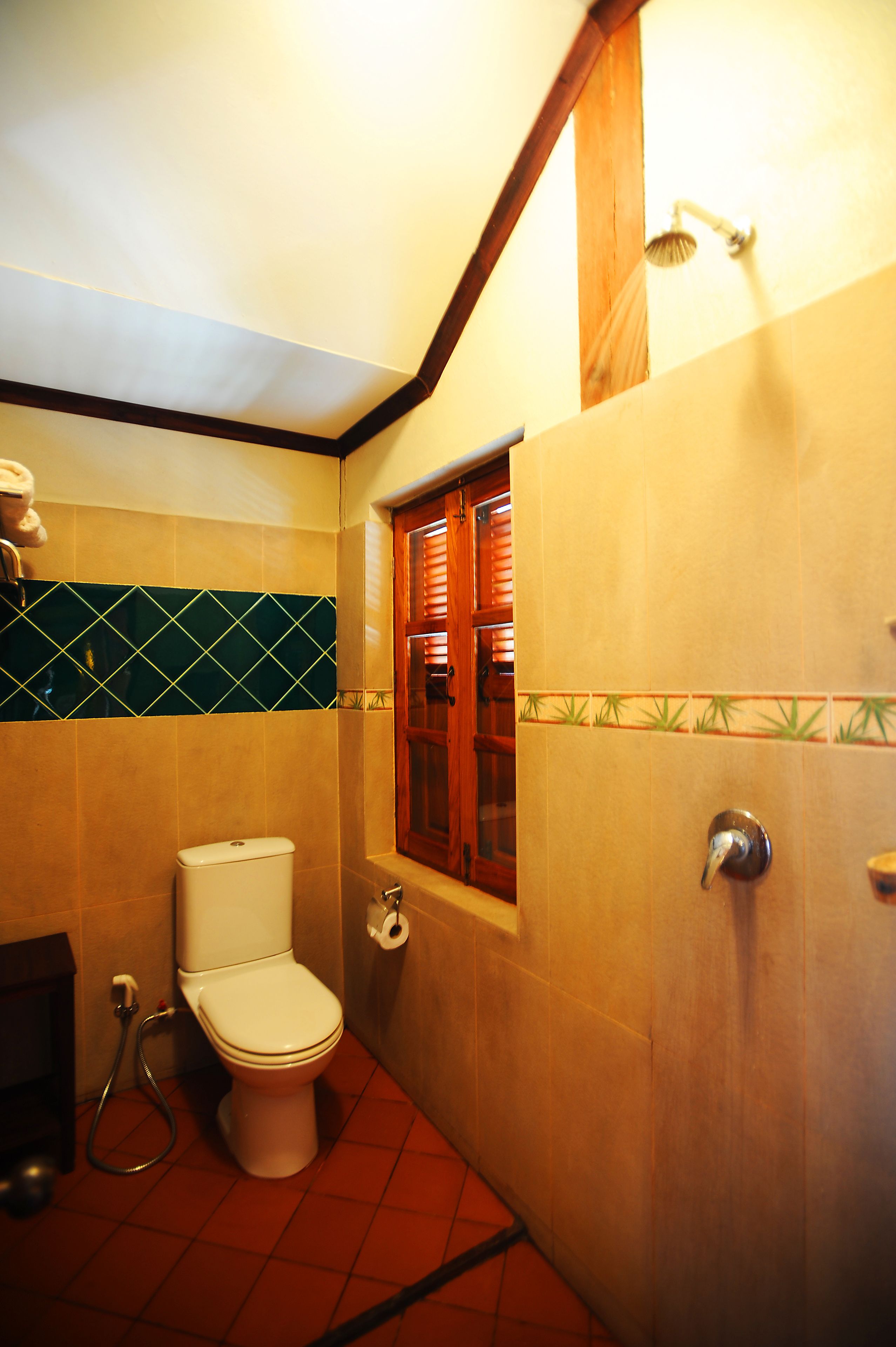 lotus room | bathroom | free toiletries, hair dryer, bidet, towels