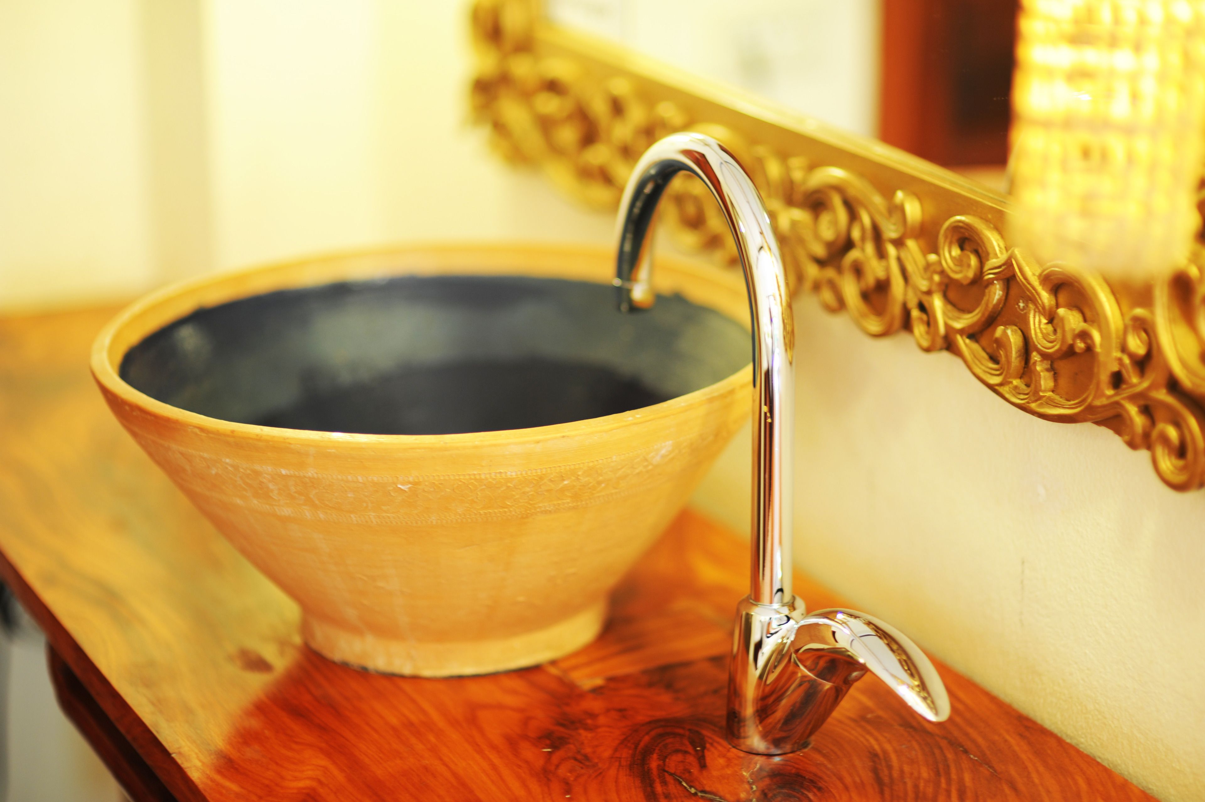 water lily room | minibar, in-room safe, desk, iron/ironing board