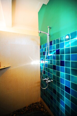 Orchid Suites | Ducha del cuarto de baño