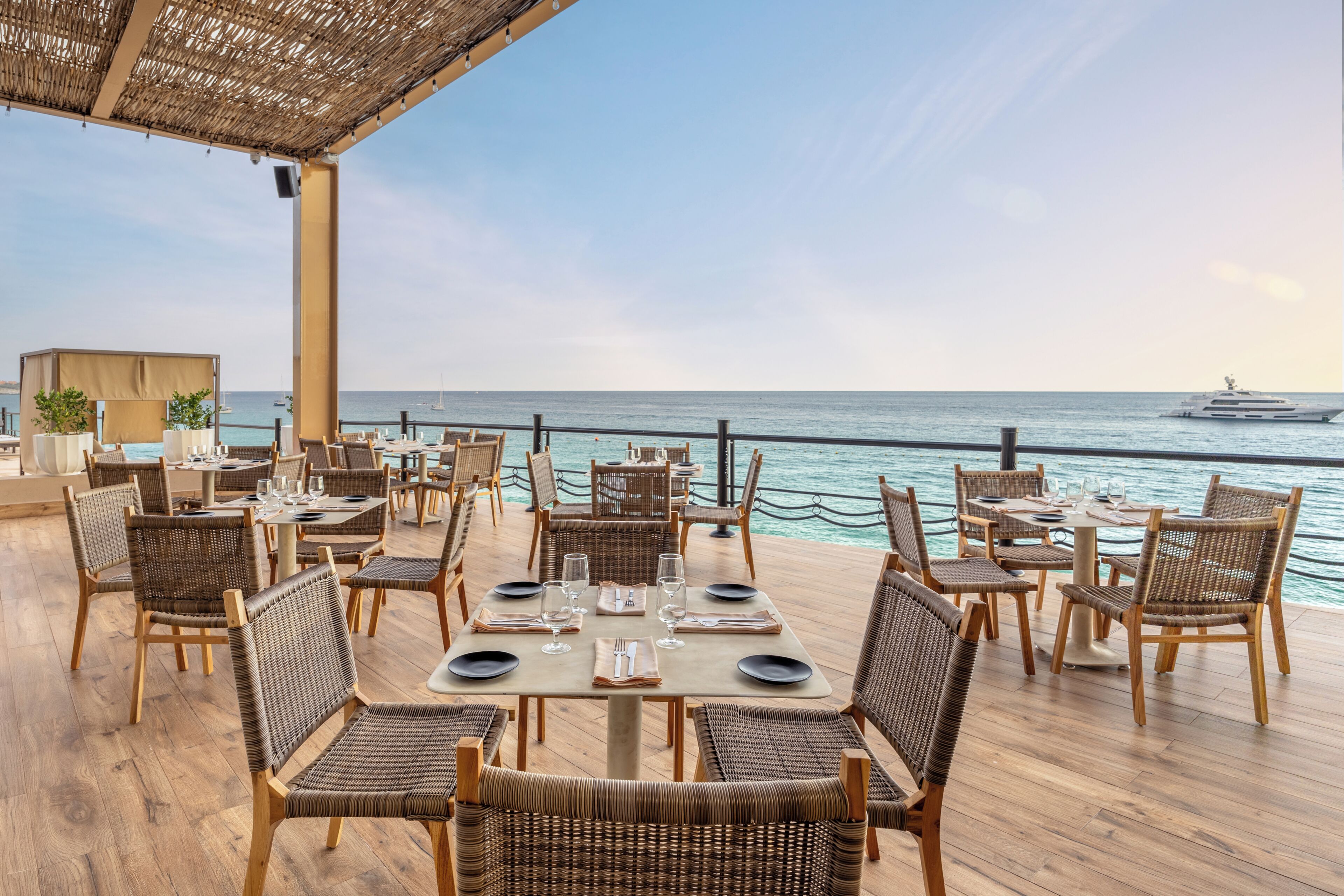 6 restaurants, breakfast, lunch, dinner served; Italian cuisine 