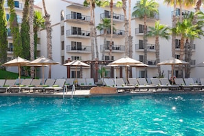3 outdoor pools, pool cabanas (surcharge), pool umbrellas