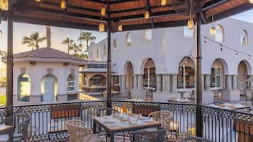 6 restaurants, breakfast, lunch, dinner served; Italian cuisine