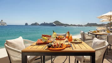 6 restaurants, breakfast, lunch, dinner served; Italian cuisine