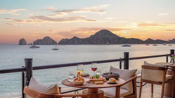 6 restaurantes; se sirve desayuno, almuerzo y cena