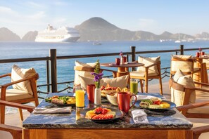 Bao gồm bữa sáng buffet hàng ngày 