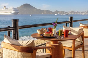 6 restaurants; ze serveren er ontbijt, lunch en diner 