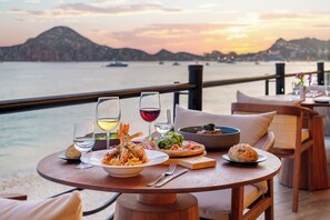 6 restaurants servant le petit déjeuner, le déjeuner et le dîner