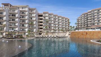 3 albercas al aire libre y camas balinesas (con cargo)