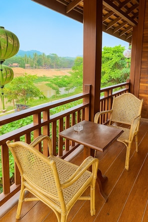 Deluxe Family River View | Ropa de cama de alta calidad, edredones de plumas, caja fuerte