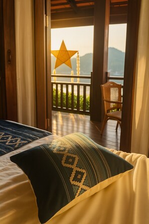 Deluxe Family River View | Ropa de cama de alta calidad y edredón