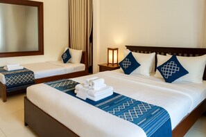 Premium bedding, down comforters, in-room safe, individually decorated - Villa Khili Namkhan (Luang Prabang)