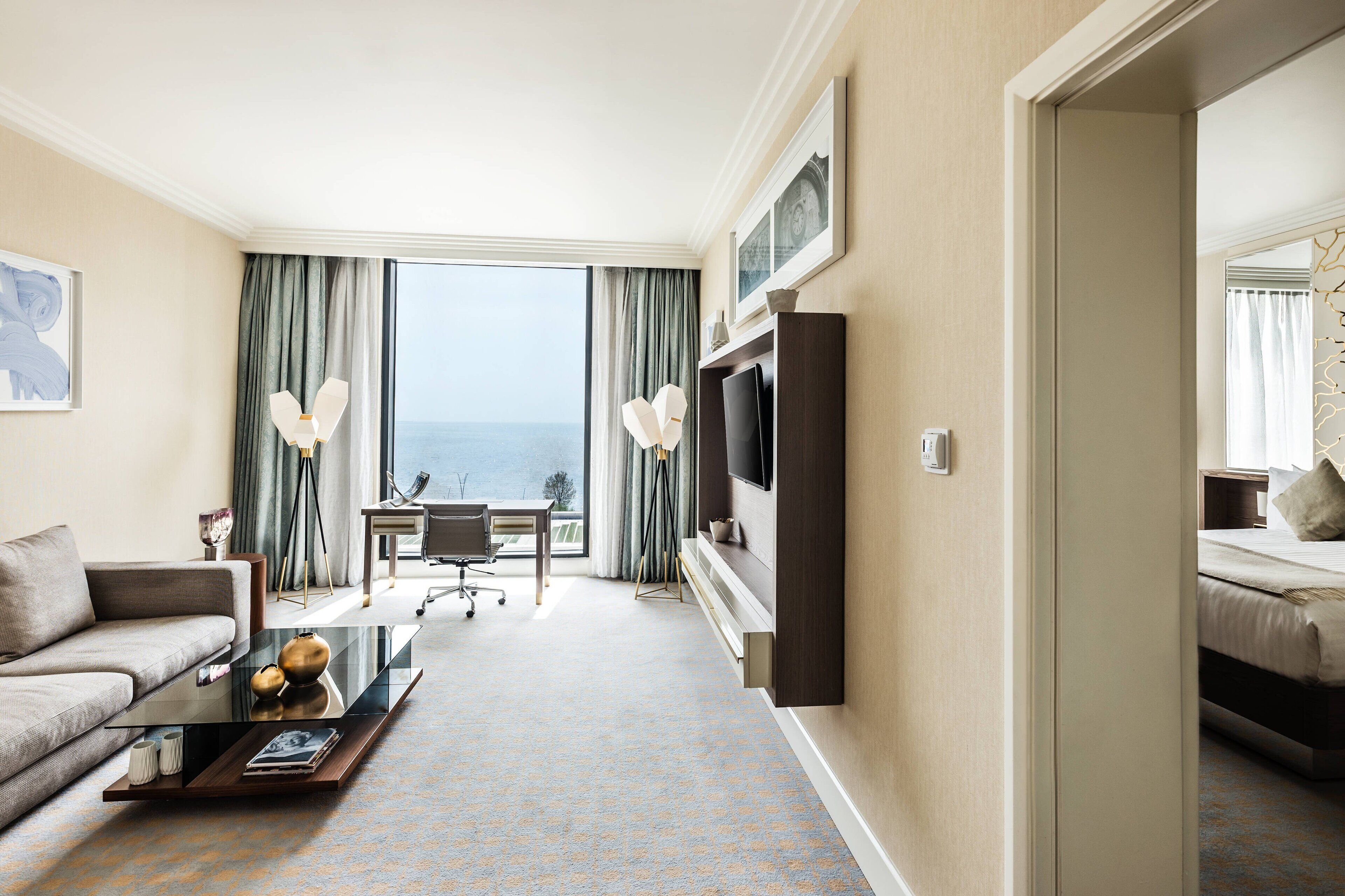 executive suite, 1 bedroom | 1 bedroom, premium bedding, pillow-top beds, minibar