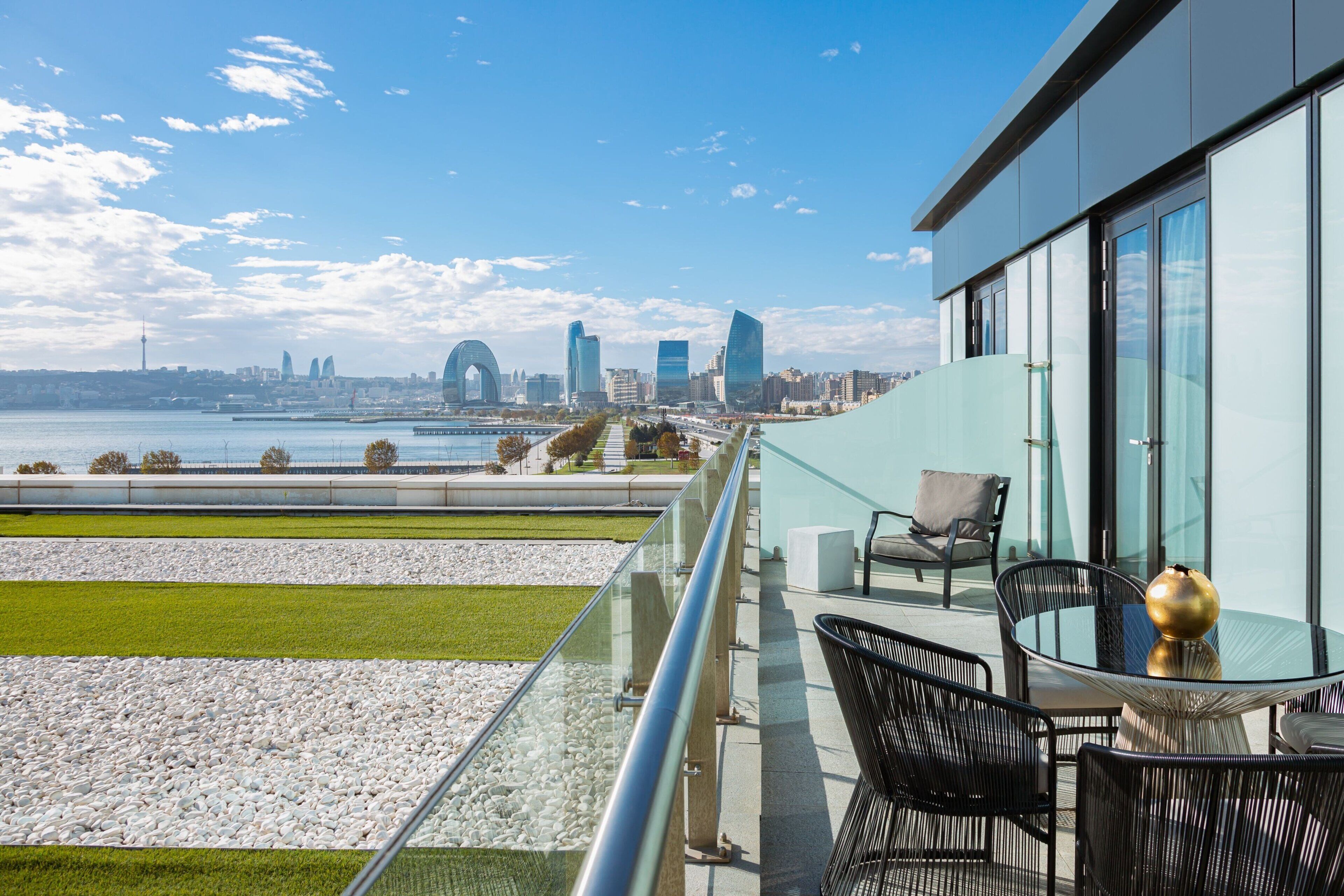 Suite, 1 habitación, para fumadores, vista al mar (terrace) | Ropa de cama de alta calidad, camas con pillow-top y minibar 