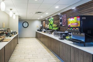 Free daily self-service breakfast  - La Quinta Inn & Suites by Wyndham Duluth (Duluth)