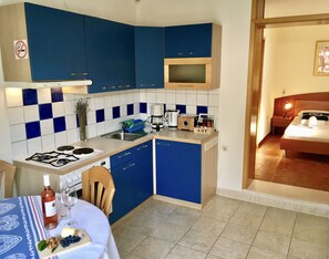 1 habitación, caja de seguridad en la habitación y escritorio