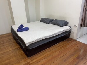 Superior Double Room, 1 King Bed | Desk, laptop workspace, iron/ironing board, free WiFi - Sunny Hostel Phuket (Phuket)