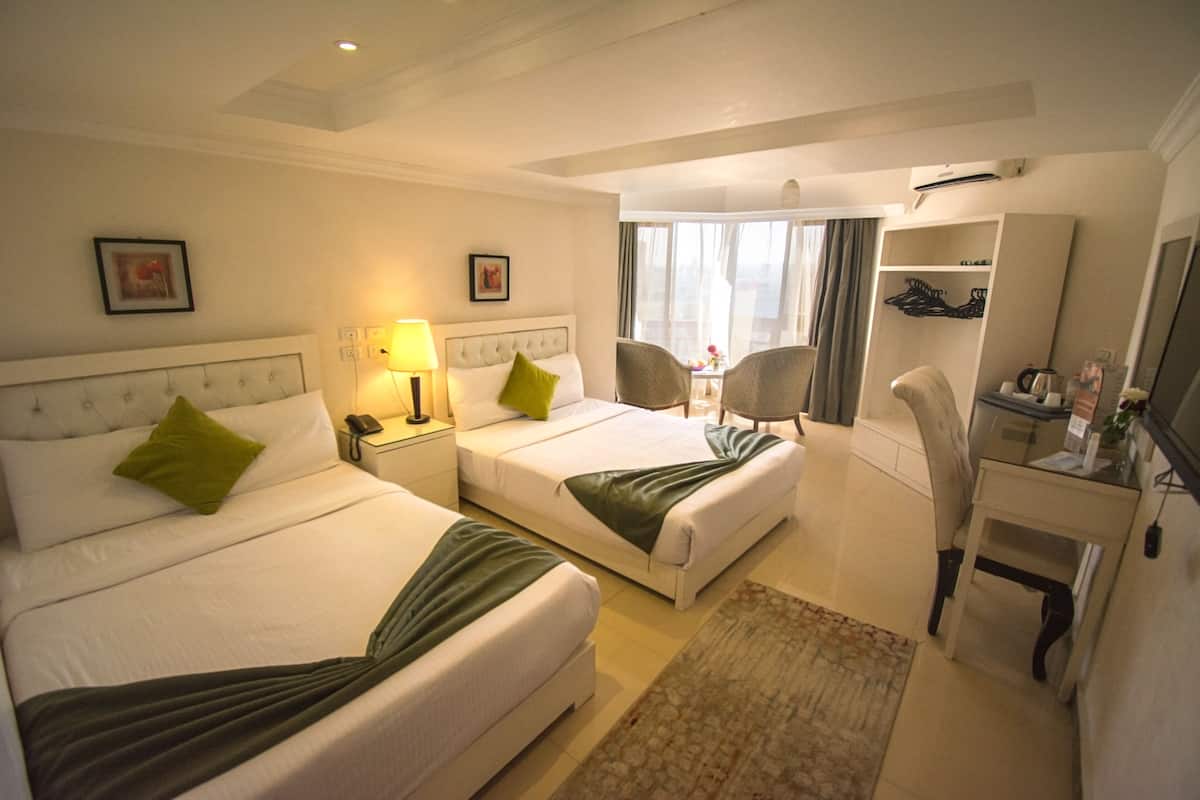Minibar, in-room safe, individually furnished, bed sheets