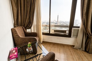 Minibar, in-room safe, individually furnished, bed sheets - Nile Boutique hotel (Giza)