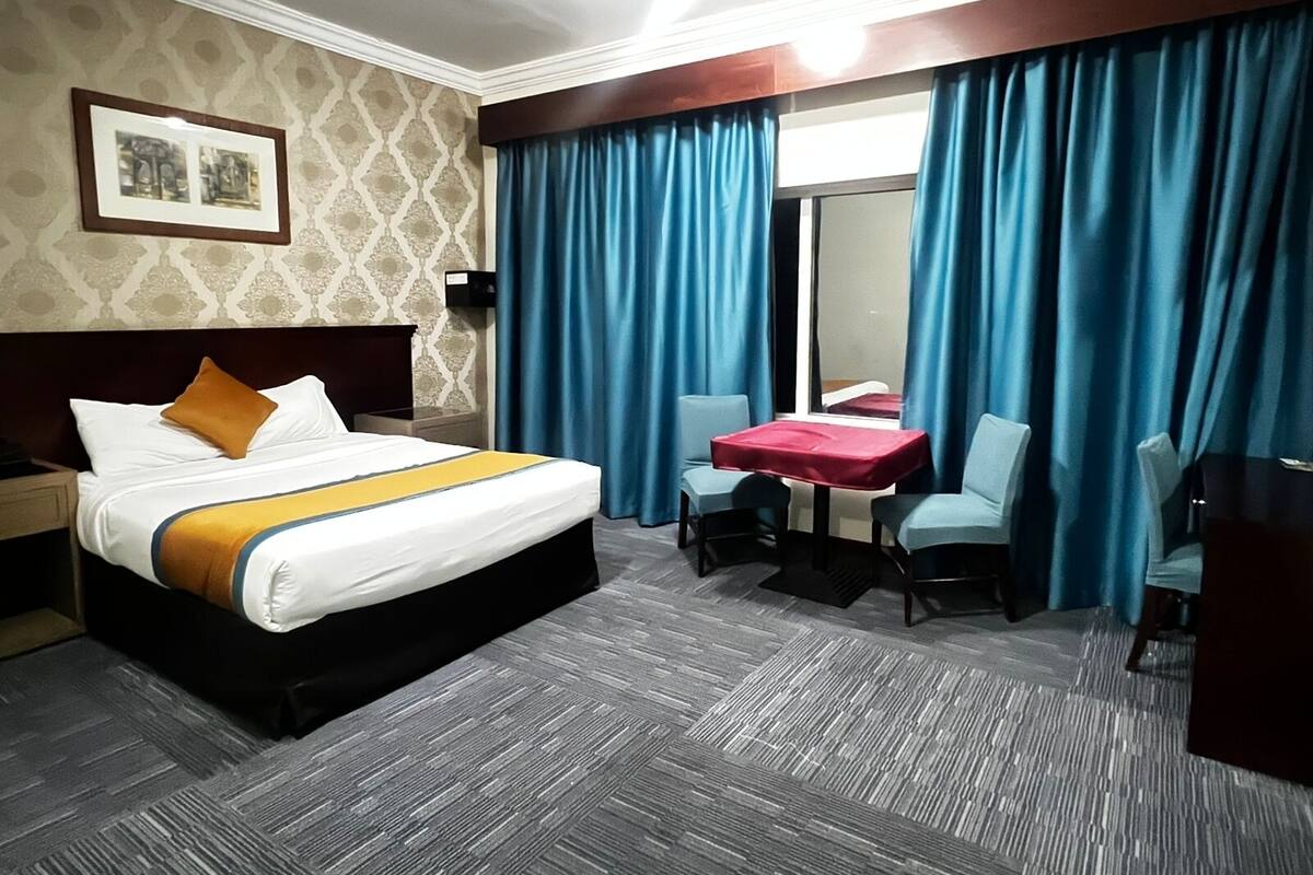 Family Double Room | In-room safe, desk, iron/ironing board (on request), WiFi (free)