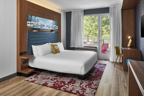 低刺激性寝具、羽毛の掛け布団、セーフティボックス (室内)、デスク