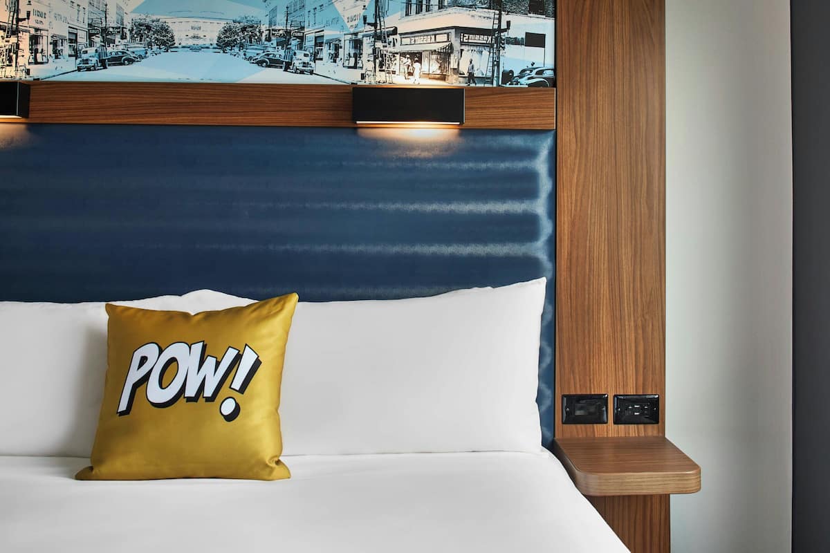 Hypo-allergenic bedding, down comforters, in-room safe, desk