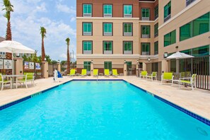 Outdoor pool, open 10 AM to 10 PM, pool umbrellas, sun loungers - Holiday Inn Express & Suites Houston S - Medical Ctr Area by IHG (Houston)