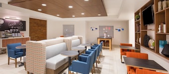 Holiday Inn Express & Suites Pahrump by IHG