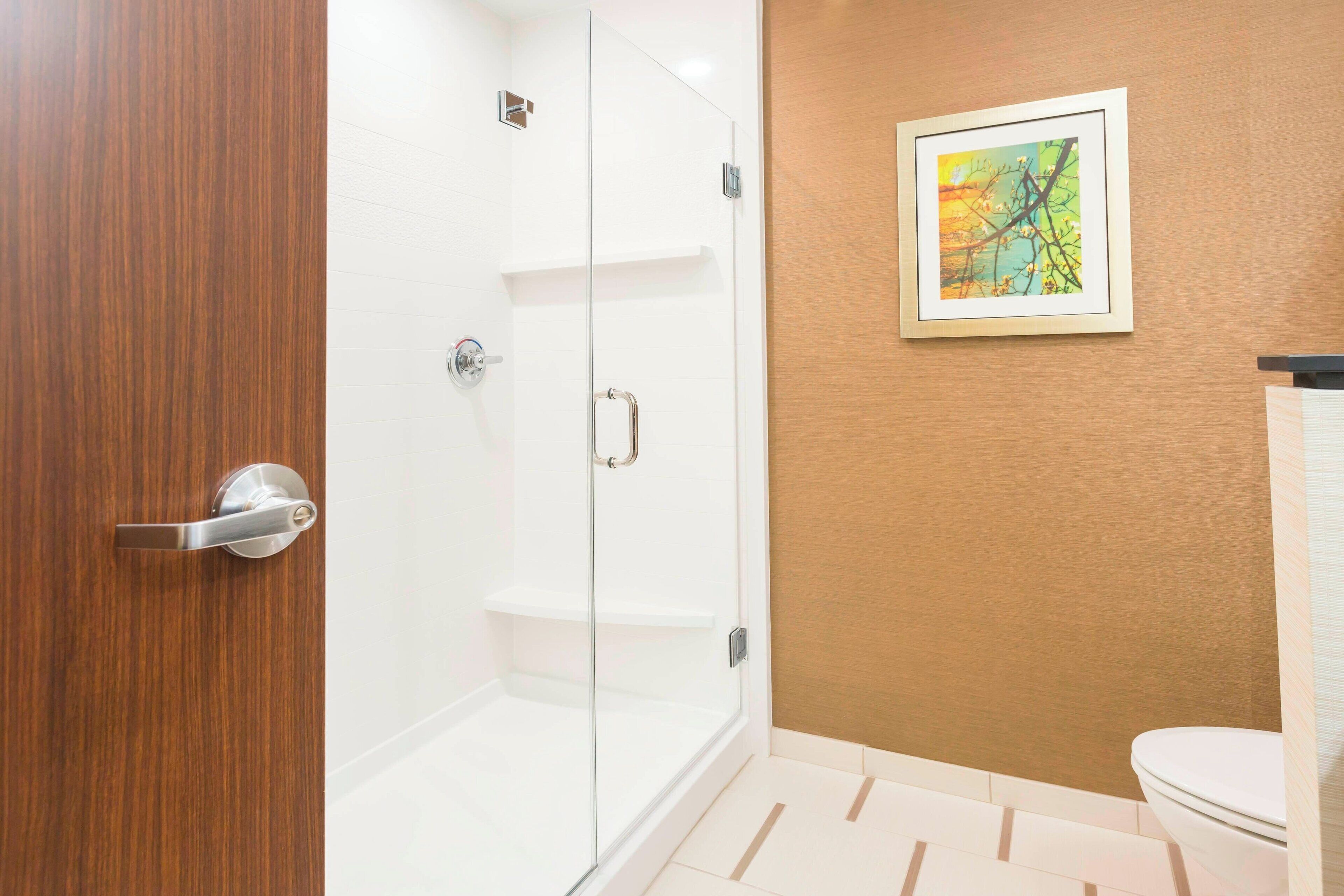 studio, 1 king bed with sofa bed | bathroom | combined shower/bathtub, free toiletries, hair dryer, towels