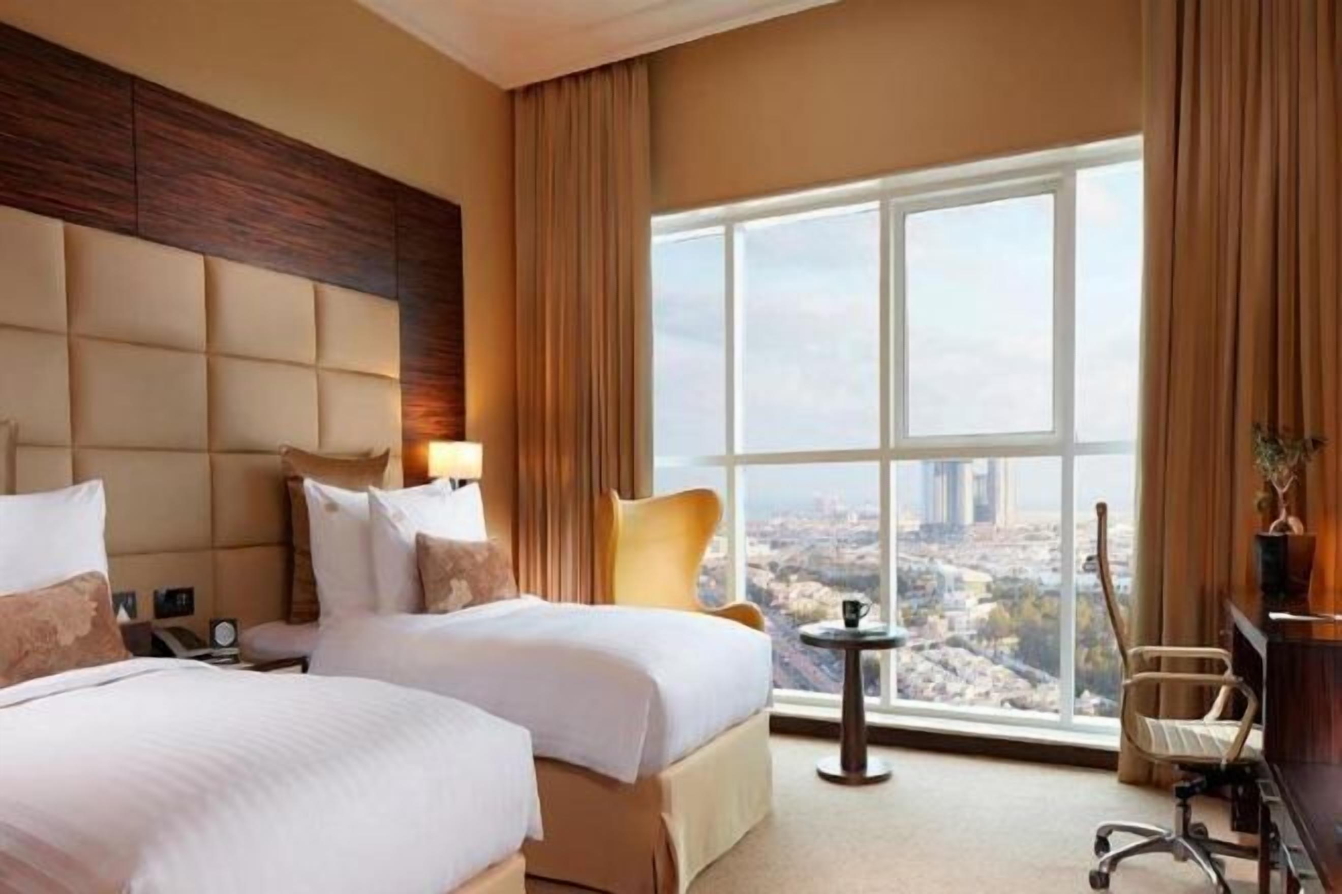 Ropa de cama de alta calidad y minibar 