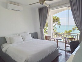 Family Suite Seaview with Balcony | Minibar, in-room safe, desk, blackout drapes