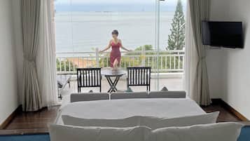 Premium Deluxe Ocean View and Balcony | Balcony view