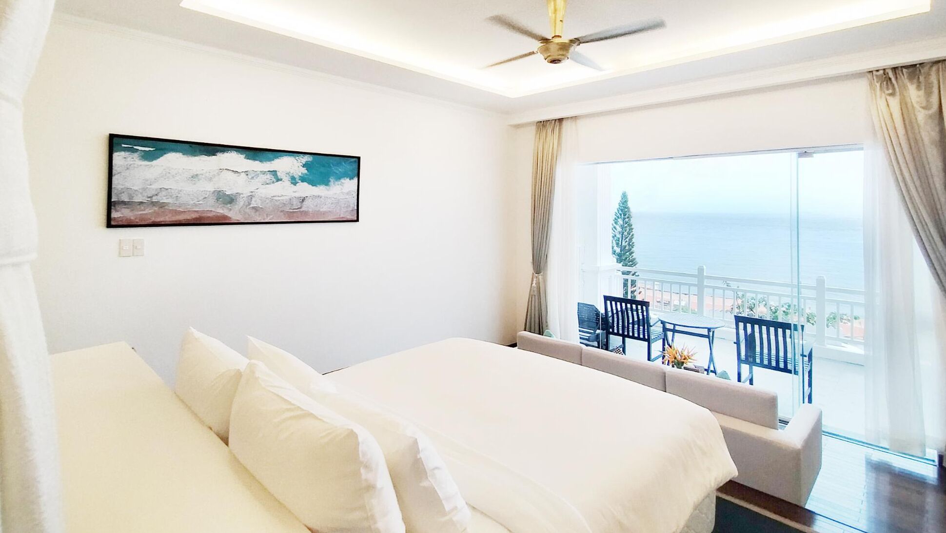 premium deluxe ocean view and balcony | 1 bedroom, minibar, in-room safe, desk