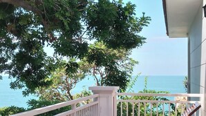 Suite Keluarga, balkon, pemandangan laut | Pemandangan balkon