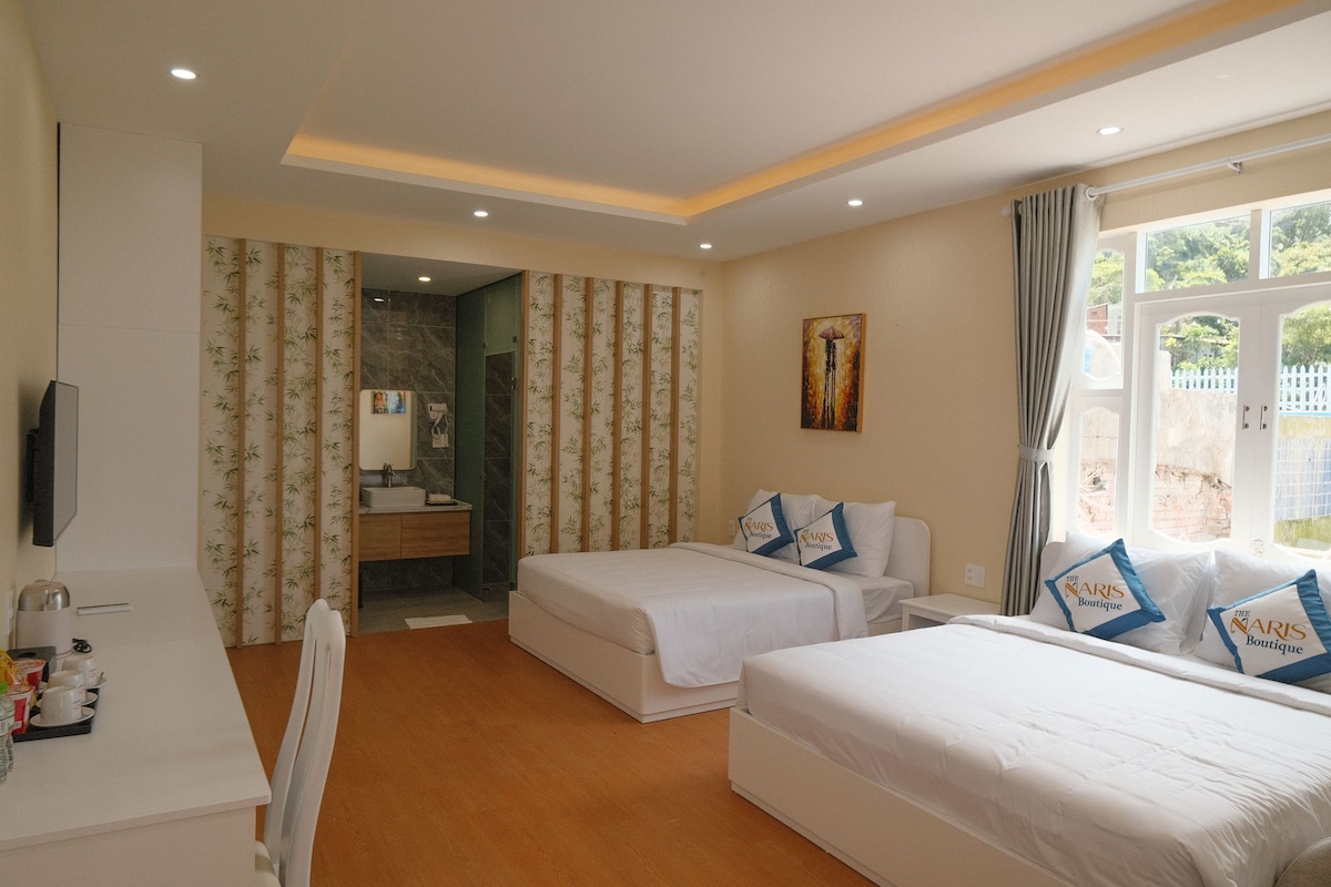 Family Twin Room | Minibar, in-room safe, desk, blackout curtains