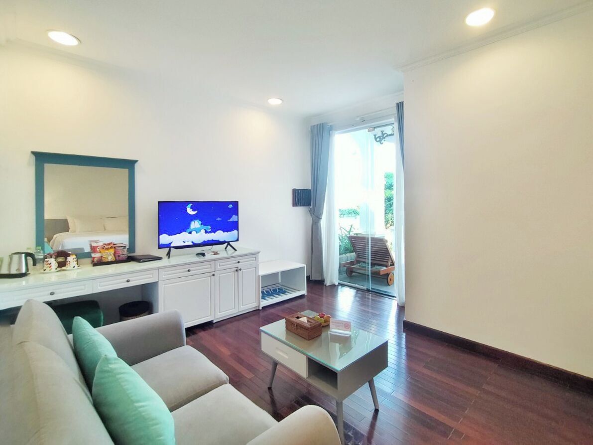 deluxe double room | 1 bedroom, minibar, in-room safe, desk