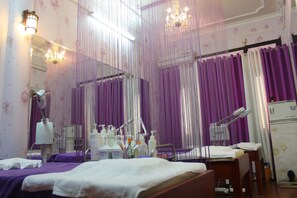 Minibar, cots/infant beds, free WiFi - Tran Vinh Hotel (Bac Lieu)