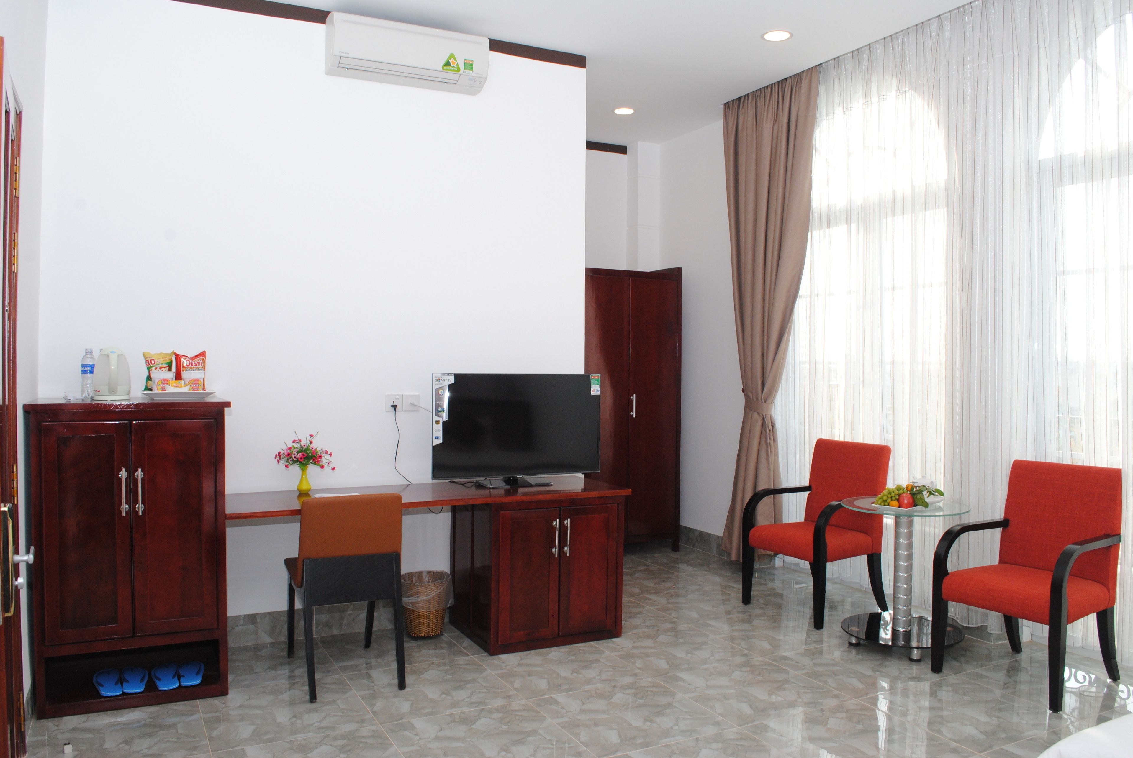 superior triple room | living area | flat-screen tv