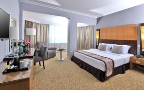 Minibar, in-room safe, desk, blackout drapes - Tolip El Galaa Cairo Hotel (Cairo)