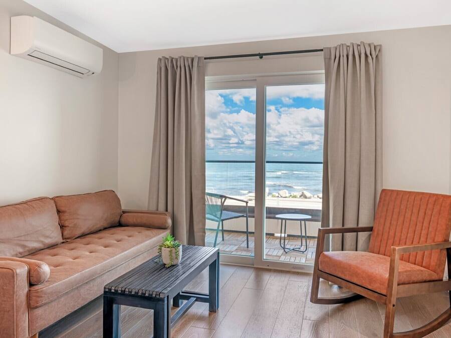 Premier Oceanfront King | WiFi (free), individually decorated, individually furnished, bed sheets