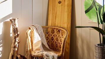 32-inch flat-screen TV with cable channels, TV