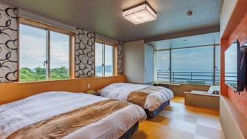 In-room safe, soundproofing, free WiFi, bed sheets